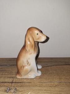 Porcelánová soška sediaceho psa Royal Dux #2