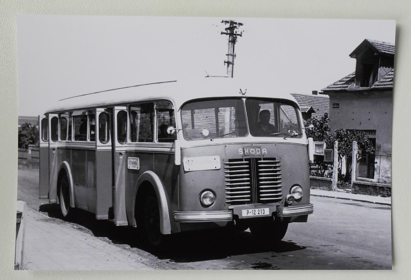 Fotografie 10x15 - Dobové autobusy - Škoda 706 R - Zberateľstvo