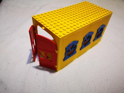 LEGO FABULAND domcek s velkou branou