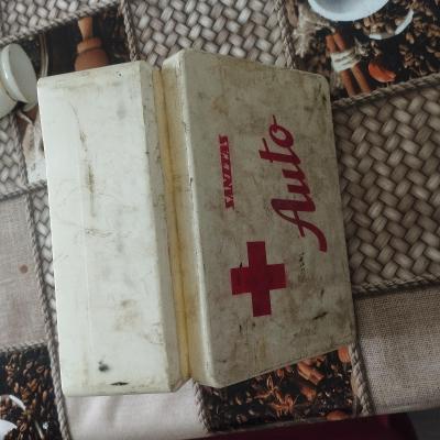 Stará krabička lekárnička