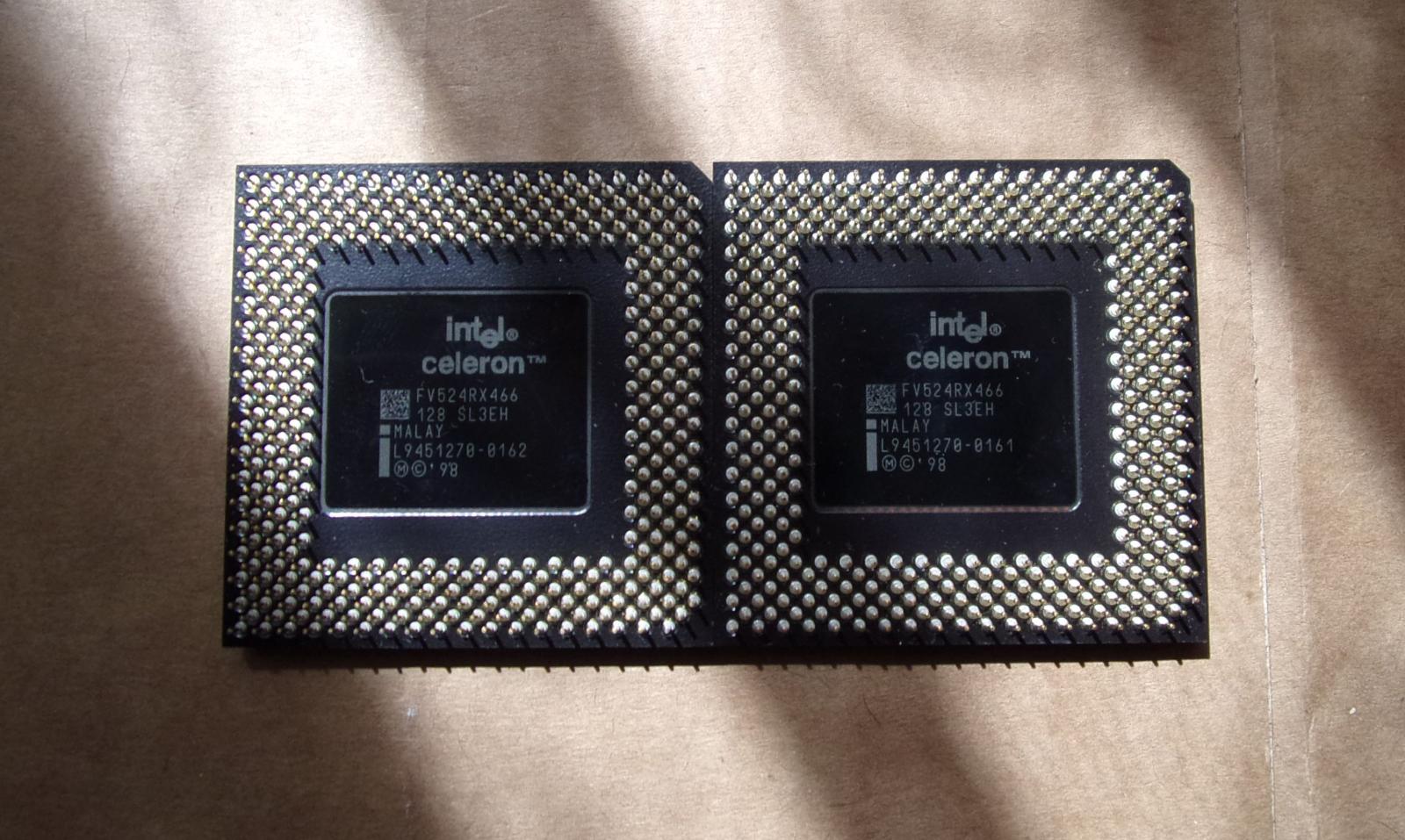 Intel Celeron 466MHz 128kB L2 Socket 370 (2X) - Počítače a hry