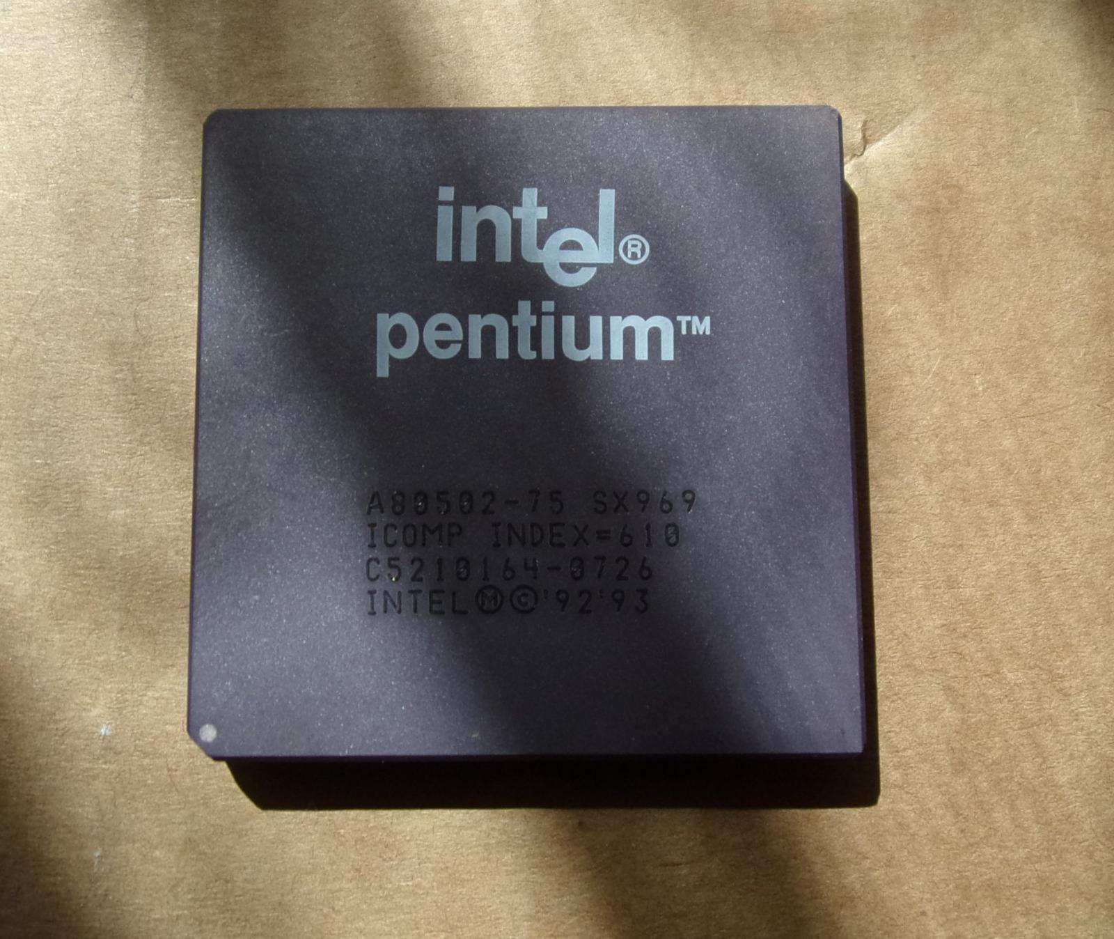 INTEL PENTIUM 75 MHz  - Počítače a hry