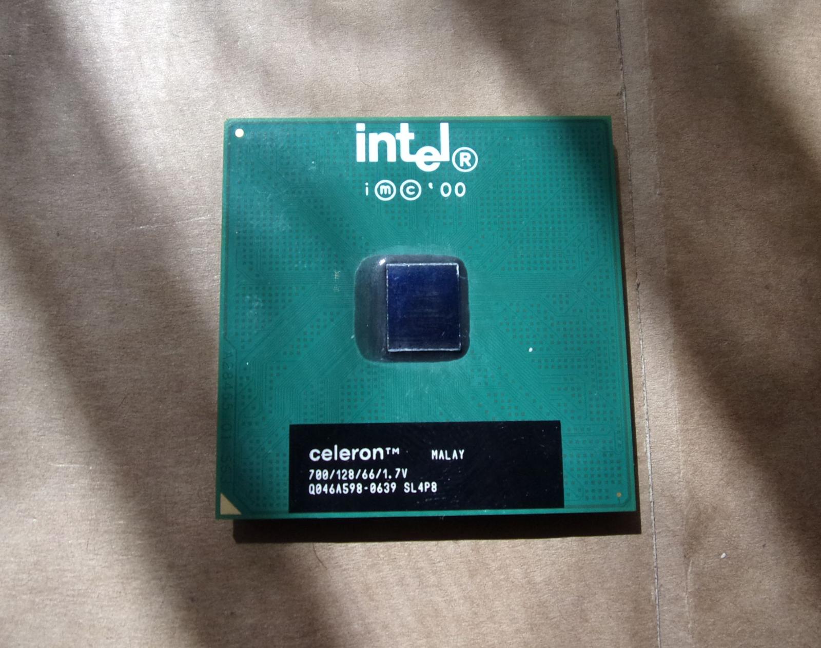 Intel Celeron 700MHz 128 KB L2 66MHz FSB (2x) - Počítače a hry