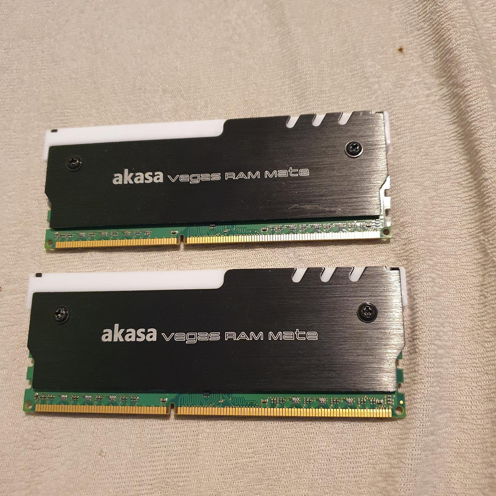 Paměti RAM + RGB chladič Akasa - Počítače a hry