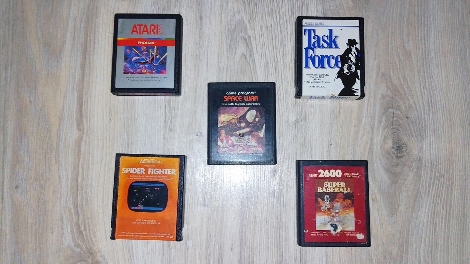 Prodám pět cartridge se softwarem pro Atari 2600 .   - Počítače a hry
