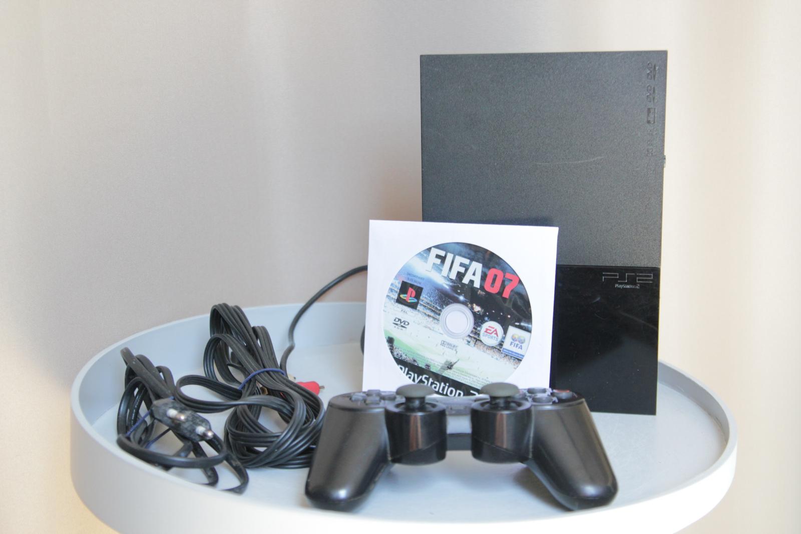 Playstation 2 Slim + Ovládač, Káble a Hra - Počítače a hry