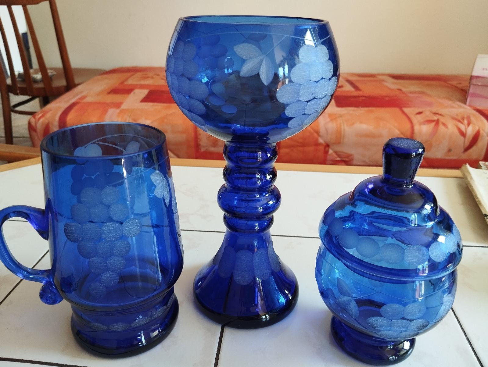 Modré brúsené sklo - Starožitnosti