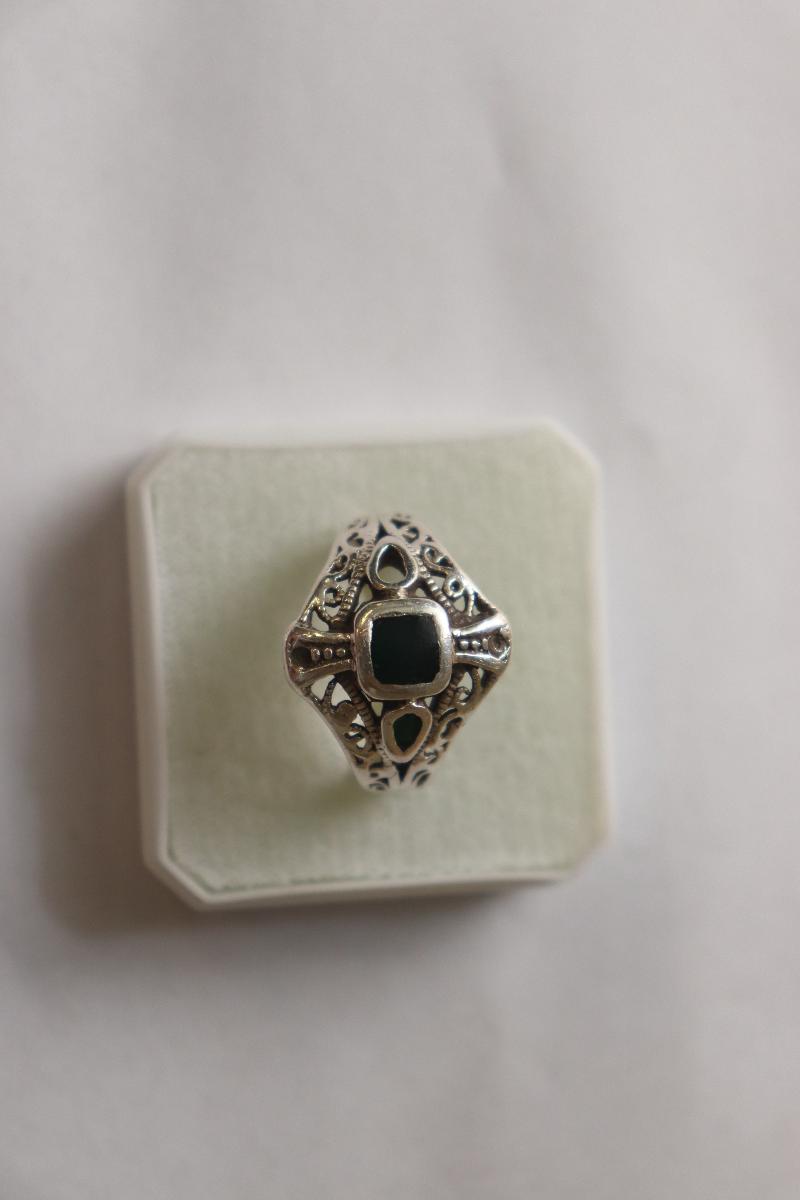 Strieborný prsteň 925, váha 5,40 g, jeden malý kamienok chýba - Šperky