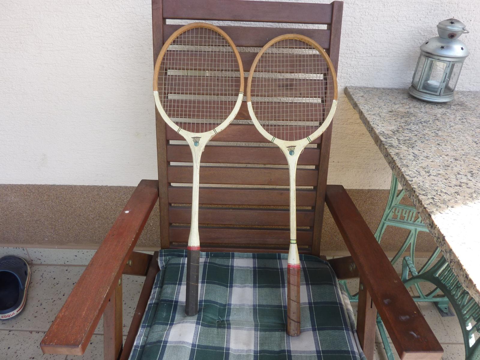 Badmintonové rakety staré 60 rokov. Drevené. - Vybavenie na tenis, squash, bedminton