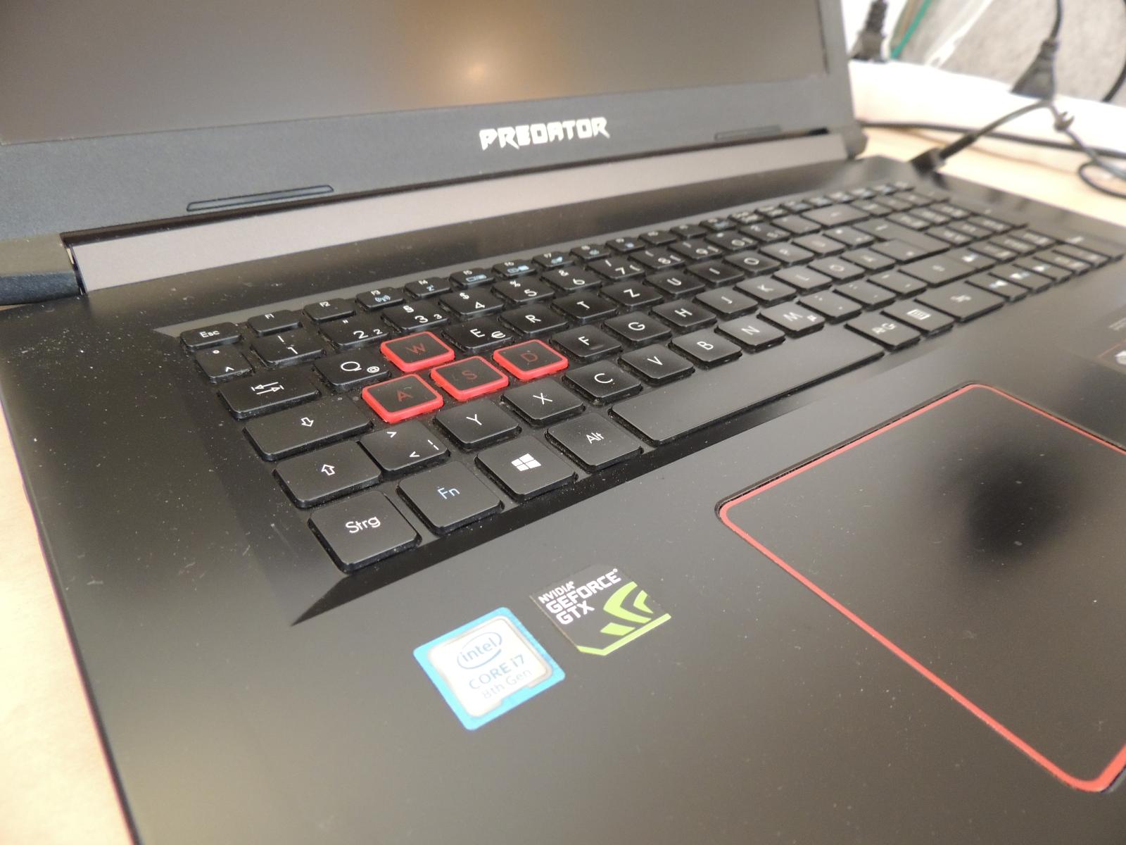 Herní notebook Acer Predator Helios 300 - Intel i7 s batohem Predator - Počítače a hry