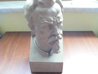 Busta – M. Tyrš, r. 1932 – výška 21,5 cm.