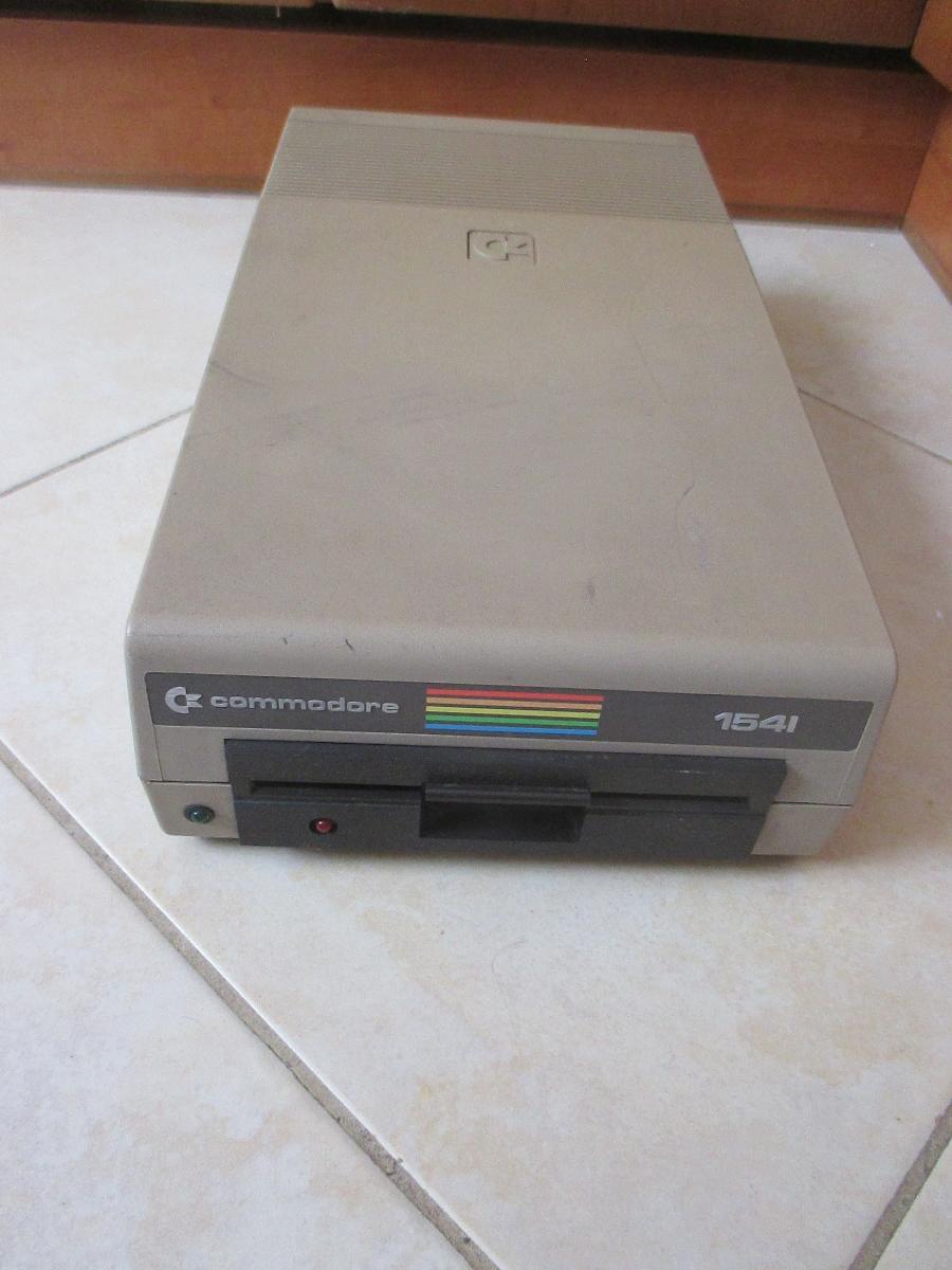 Nabízím historickou disketovou mechaniku Commodore 1541. - Počítače a hry