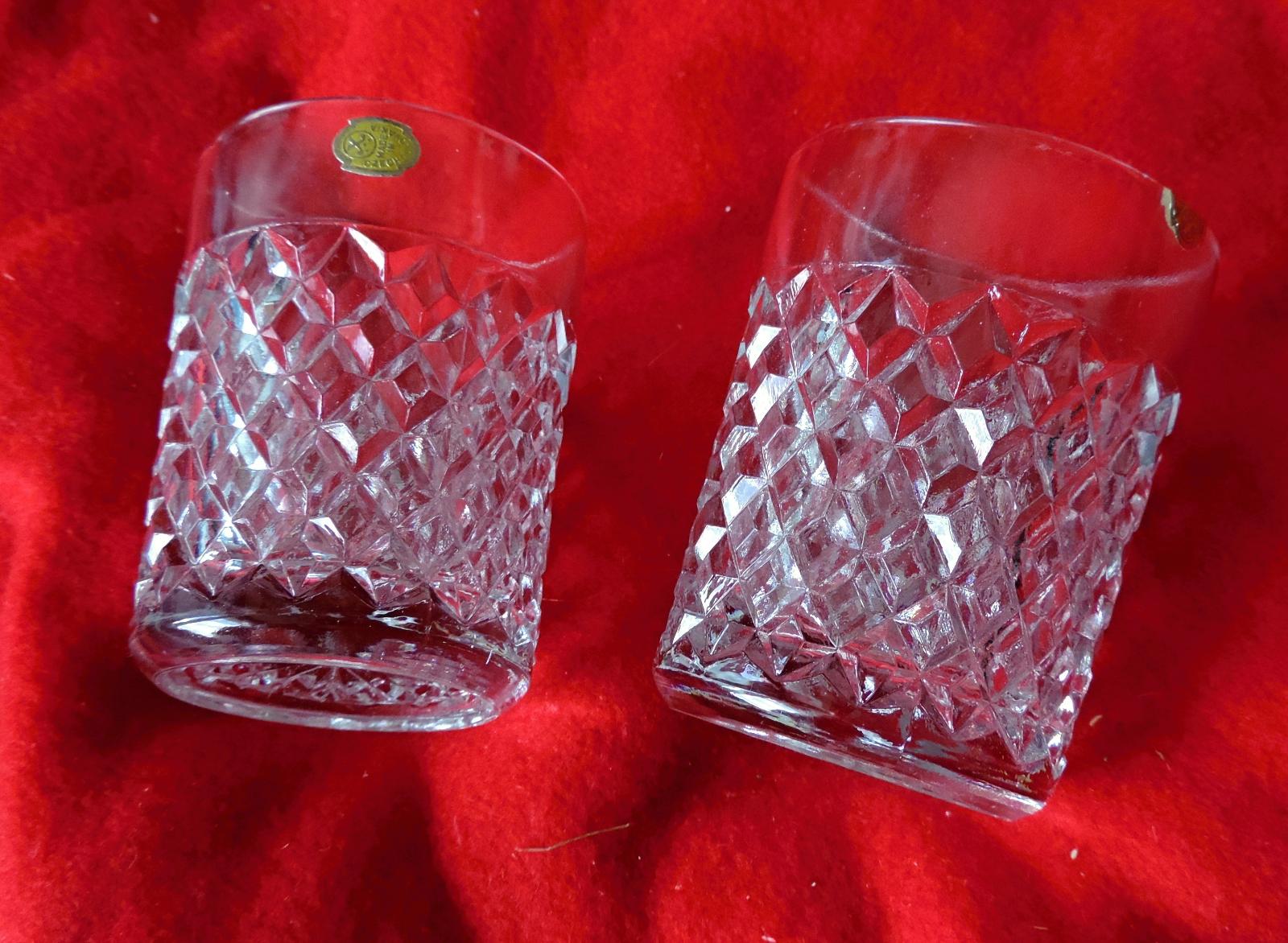 dva retro poháre z číreho lisovaného skla, nepoužité - Zariadenia pre dom a záhradu