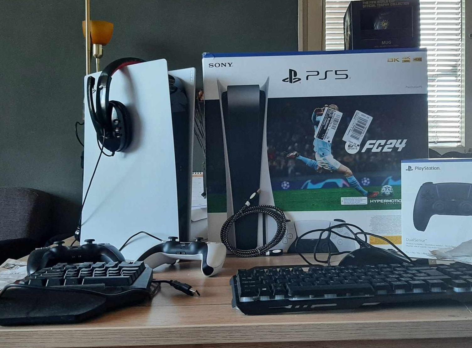 PS5 + PS účet - Počítače a hry