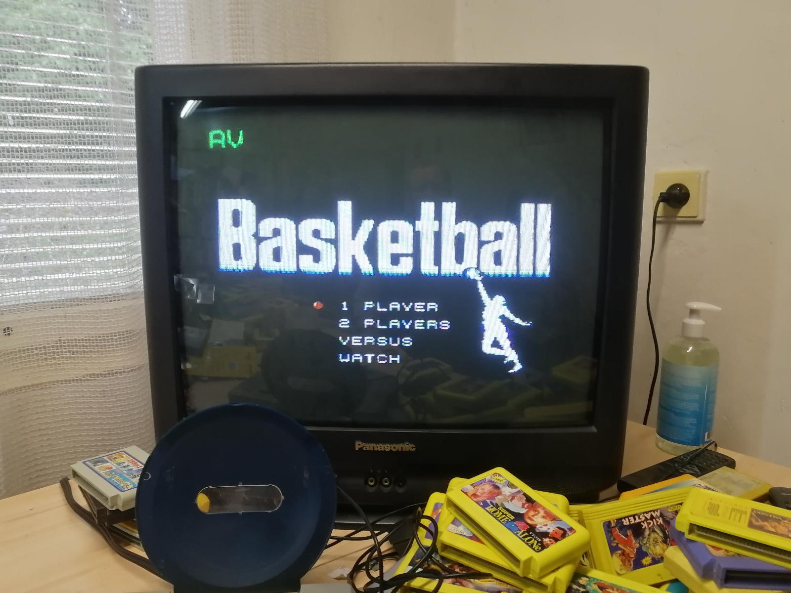 HRA NA NINTENDO NES (FAMICLONE) - NBA 96 - Počítače a hry