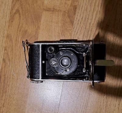 Starožitný mechový fotoaparát Voigtlander Embezet, vreckový