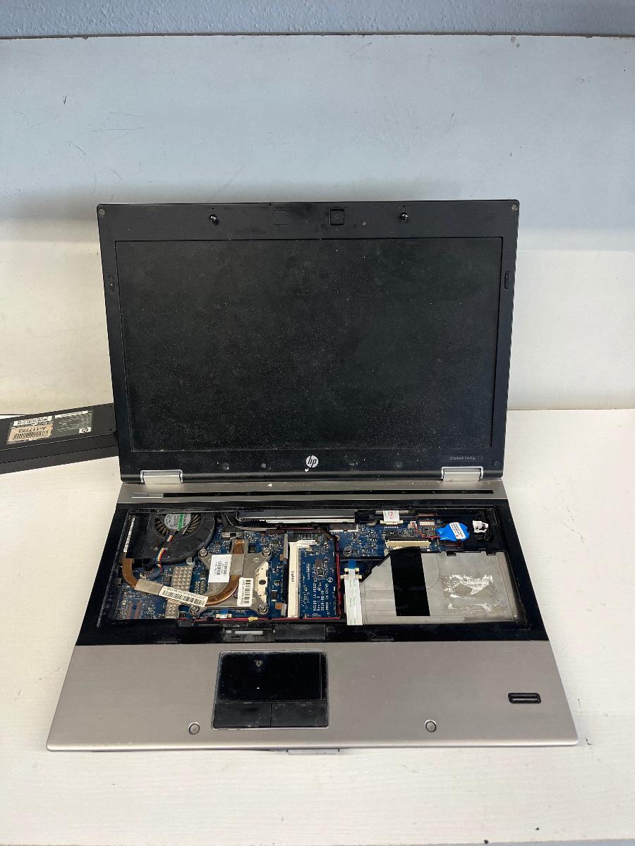 Nefunkční Notebook HP EliteBook 8440p na náhradní díly od koruny - Počítače a hry