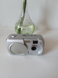 Kompaktný retro fotoaparát Olympus Camedia C150