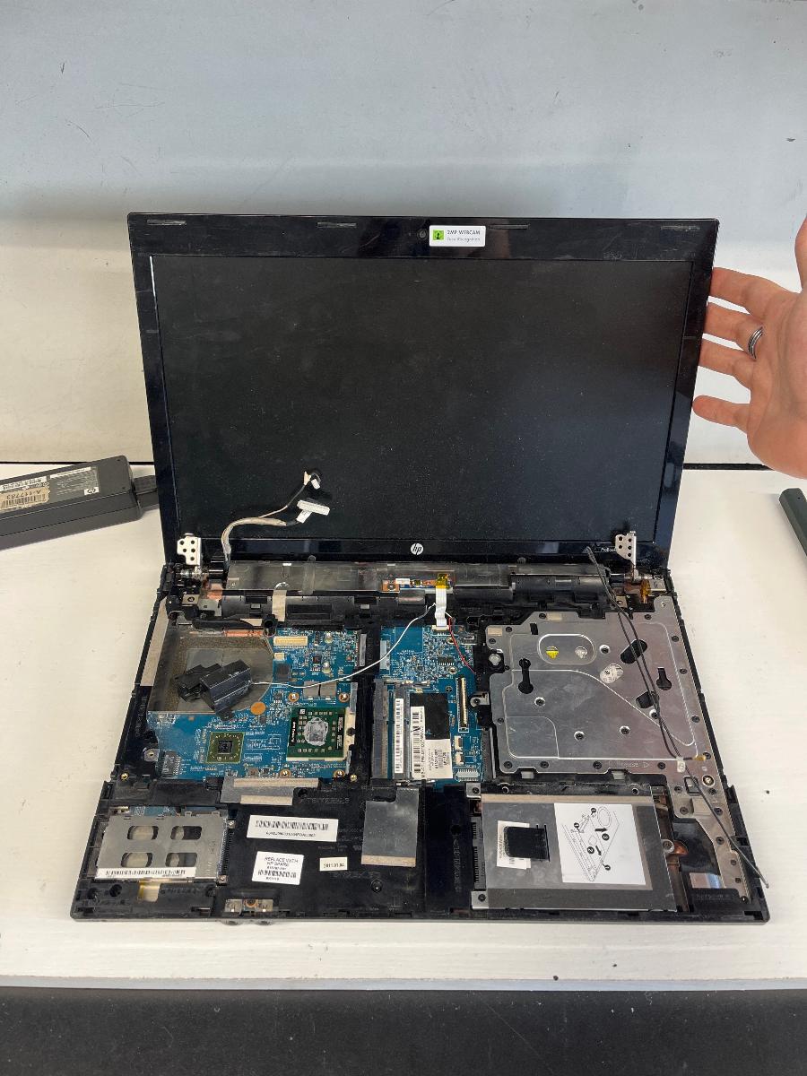Nefunkční Notebook HP ProBook 4525s na náhradní díly od koruny - Počítače a hry