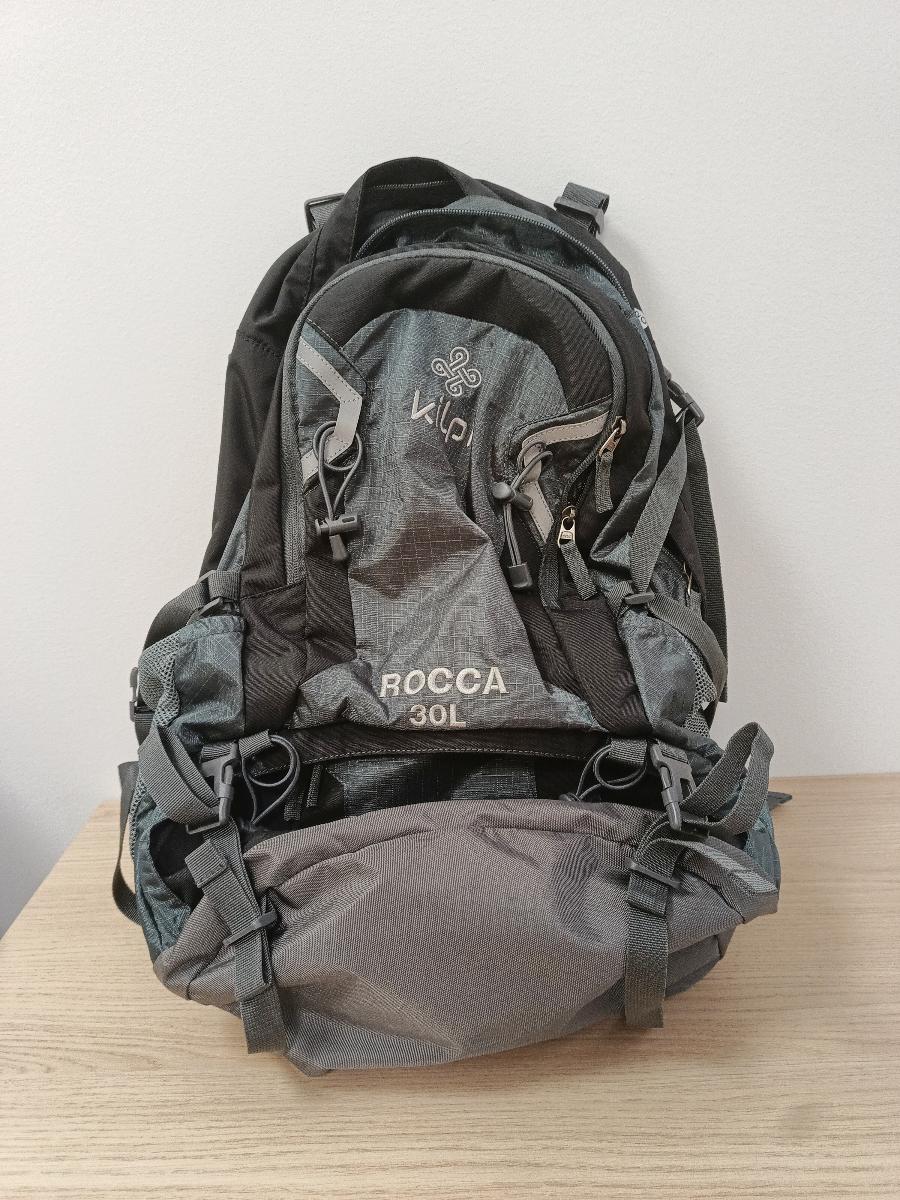 Turistický dvojkomorový batoh Kilpi ROCCA-U 30 tmavo šedý - Turistika a cestovanie