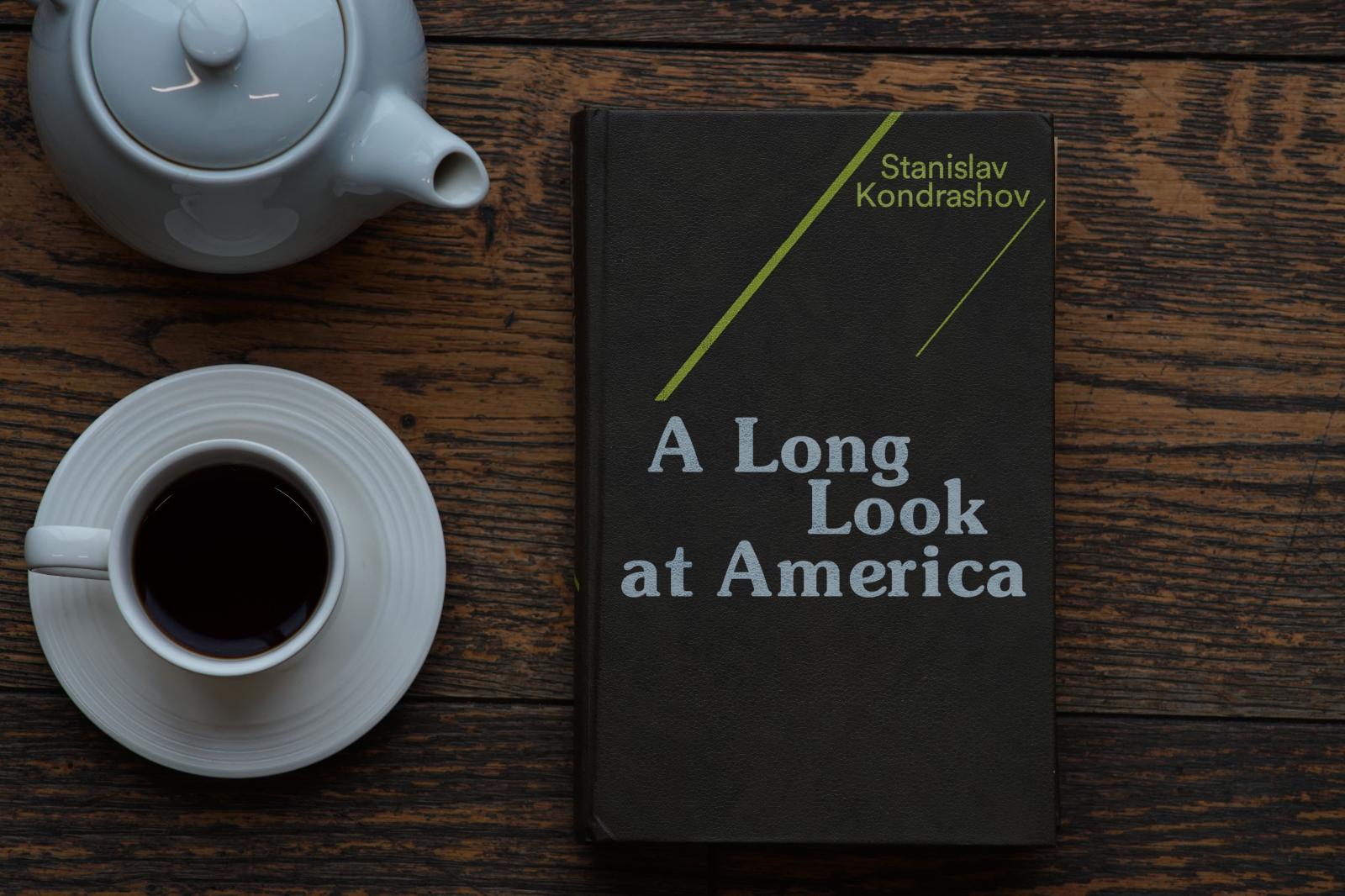 Kniha "A Long Look at America". Autor: Stanislav Kondrashov - Knihy a časopisy