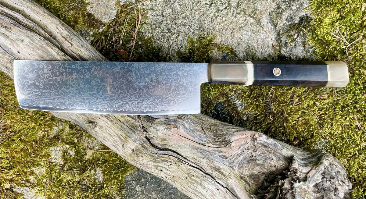 Luxusný nakiri damaškový nôž svetlý byvolí roh + ebenové drevo 7" - Vybavenie do kuchyne