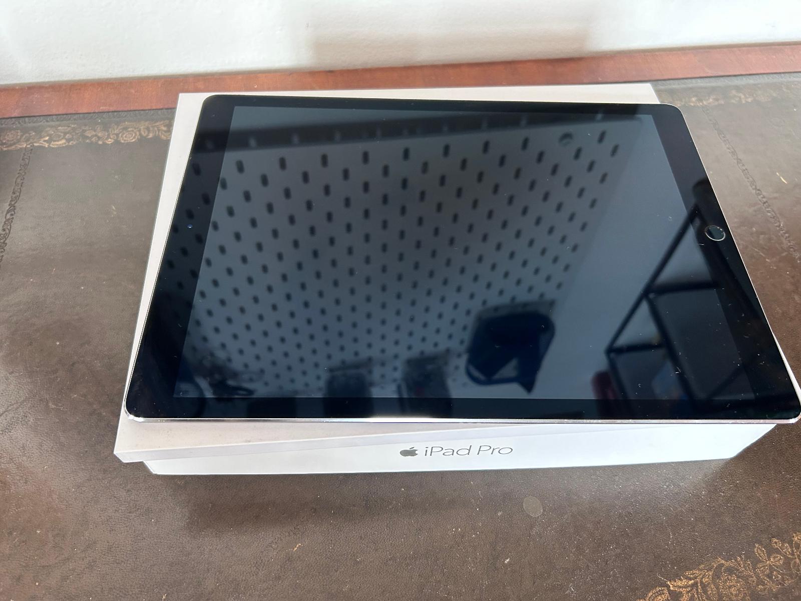 Apple iPad Pro 12,9" Wi-Fi 128GB ML0N2FD/A + príslušenstvo - Počítače a hry