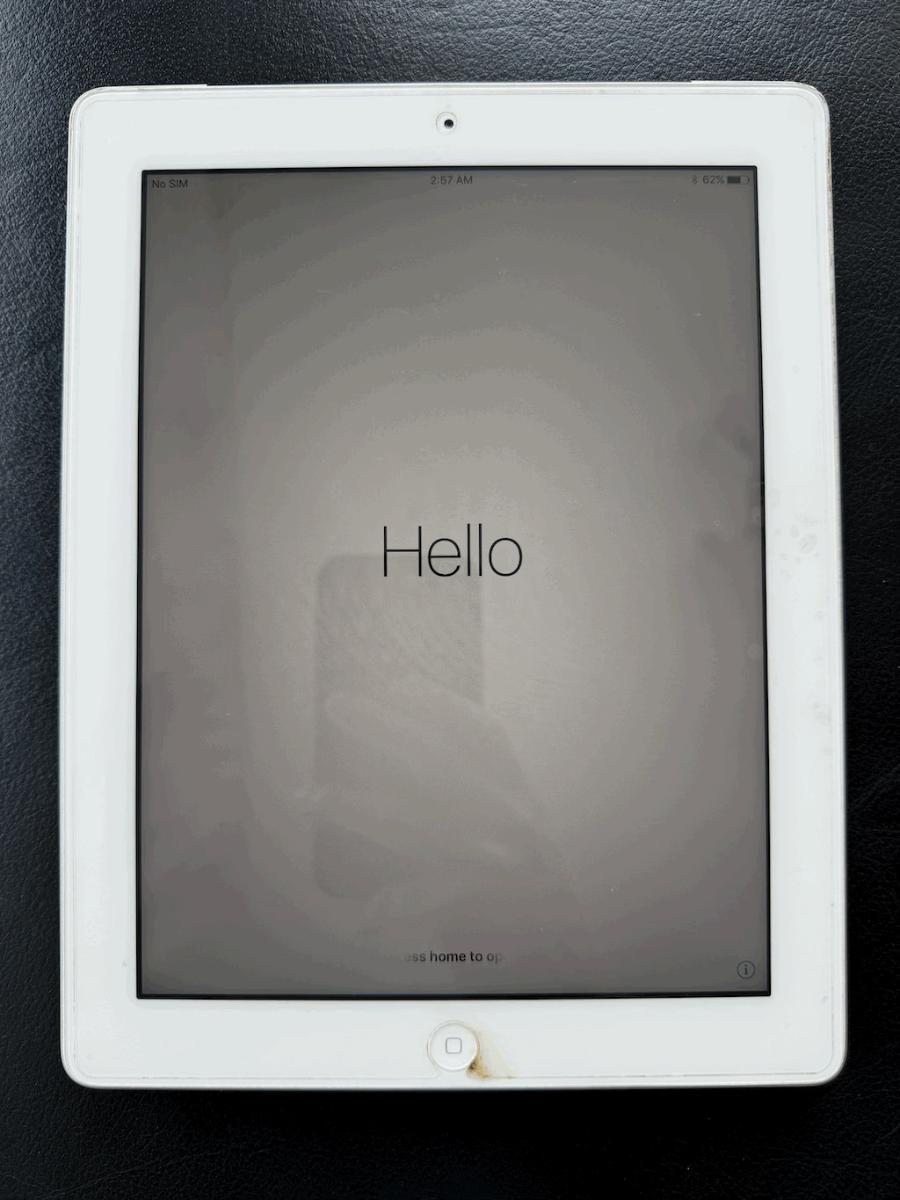  iPad (4th gen.) A1460 SIM LTE, na náhradné diely - preblikáva displej - Tablety a čítačky e-kníh