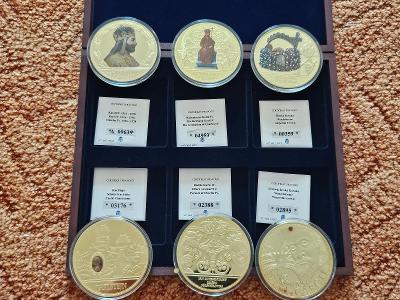 6 pozlátených mincí predstavujúce "České korunovačné klenoty"