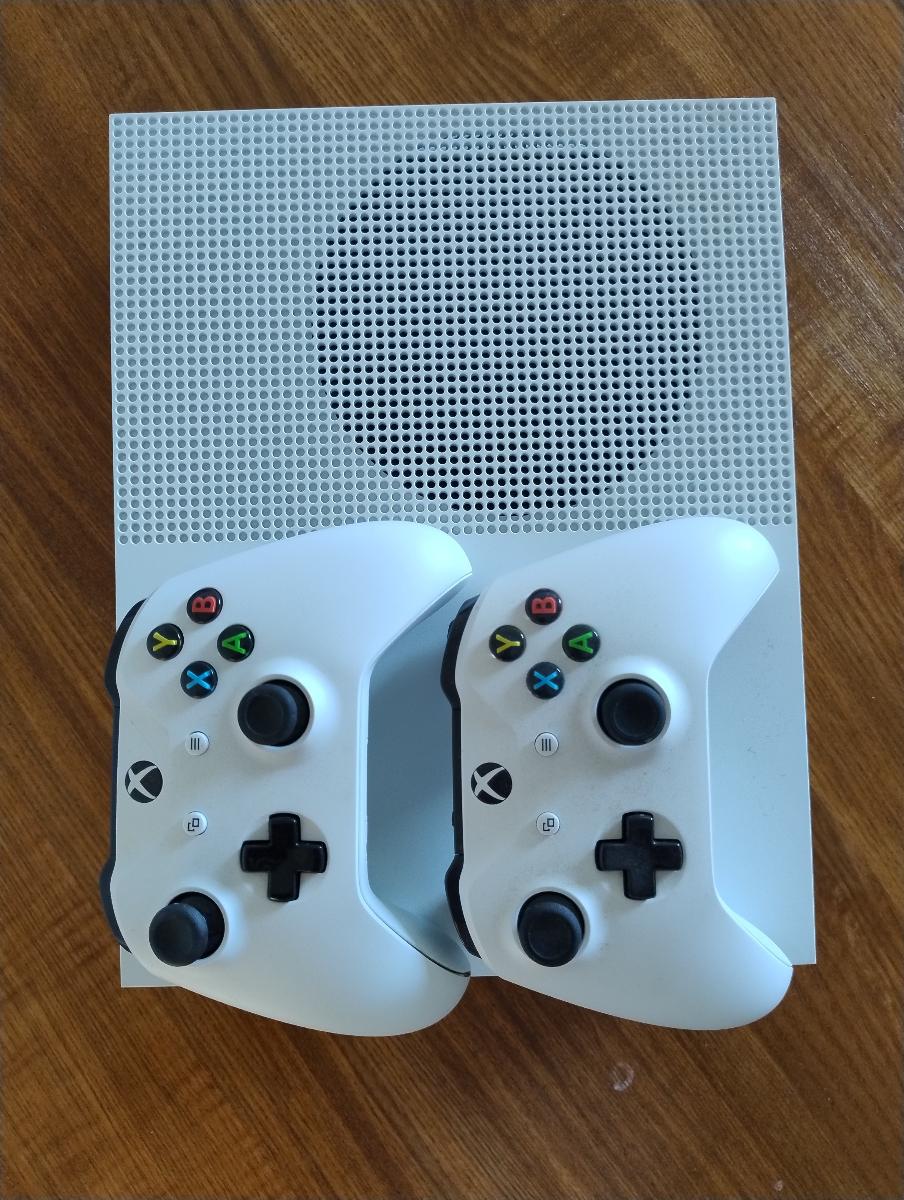 Xbox One S 1TB, mechanika, 2 ovladače - Počítače a hry