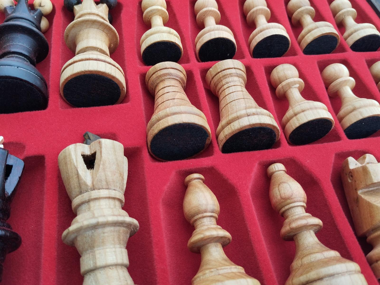 Veľké drevené vypaľované a prepracované šach 54x54cm. ČÍTAJTE OPIS - undefined