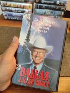 VHS Dallas: J.R. sa vrací