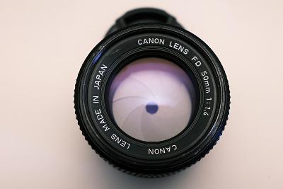 Manuálny svetelný objektív Canon FD 50 mm / 1,4