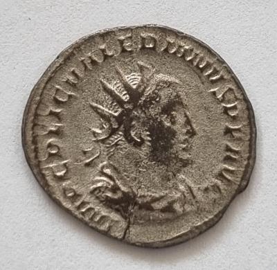 Strieborná Antonianus - Valerian I. (253-260).