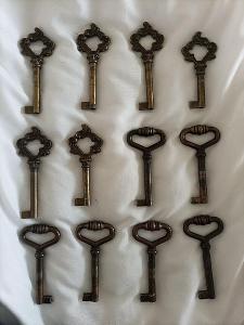 Starožitné kľúče 12 ks bronzové