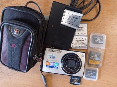OLYMPUS µ7000 digitálna kamera ako novy + 3 batérie, 4 karty original