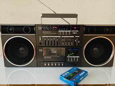 Rádiomagnetofón/boombox Sanyo C4R, rok 1983. Plne funkčný!