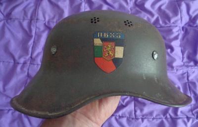 Bulharsko. Druhá svetová vojna. Protichemická a protivzdušná helma.