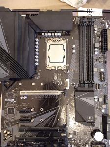 (CPU+Základní deska) Intel i7-12700K, Gigabyte Z690 UD
