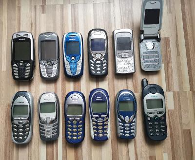 Zmes 12tich retro mobilných telefónov SIEMENS