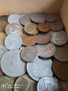 Hromada rôznych mince