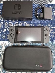 Nintendo Switch v1 s dockem, originál adaptérem a pouzdrem
