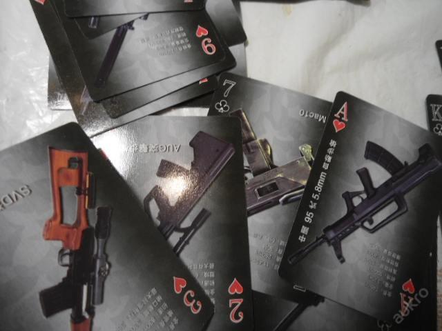 Hrací POKER karty World Firearm - Světové zbraně - Zábava