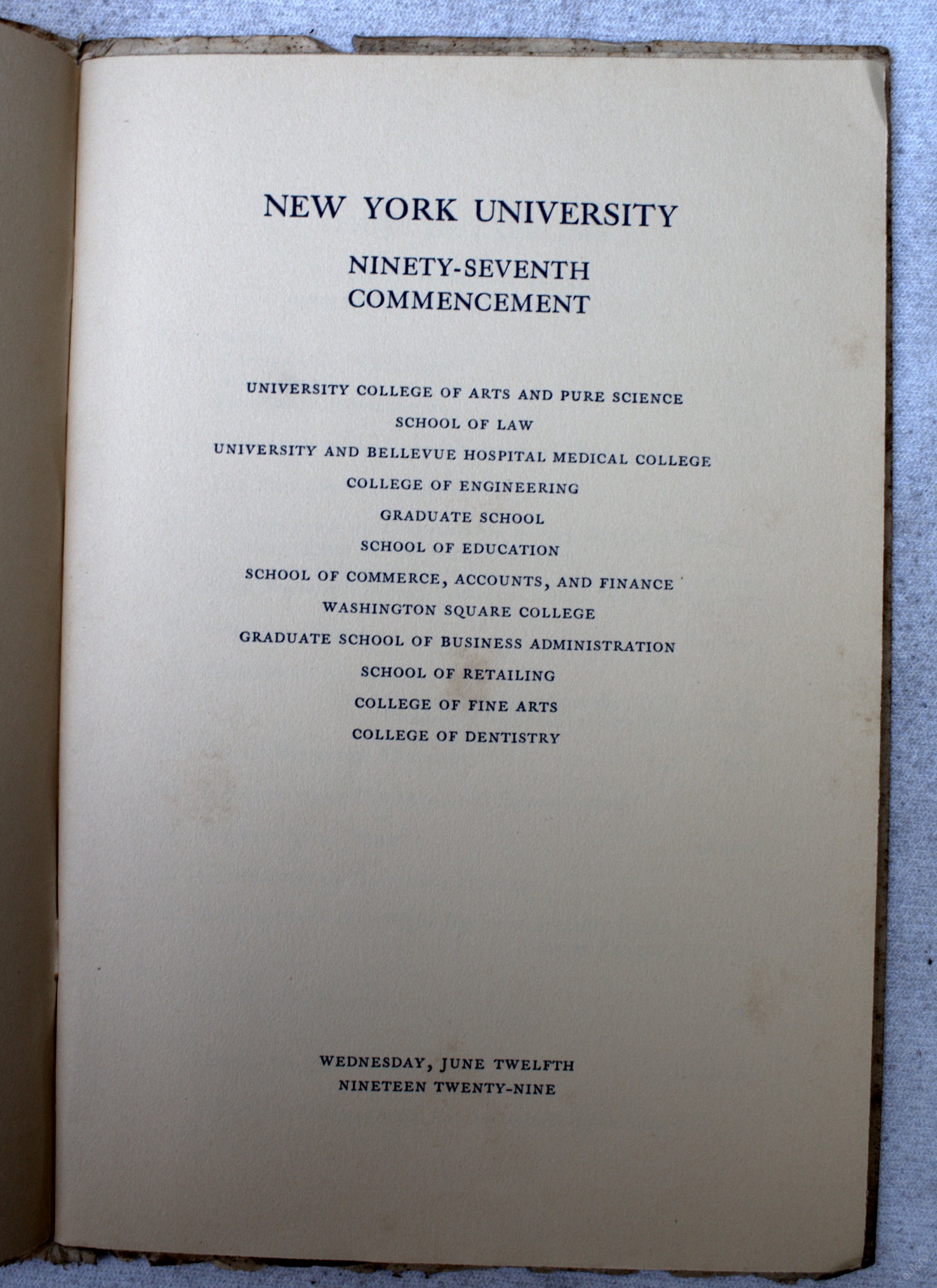 New York University - Antikvariát