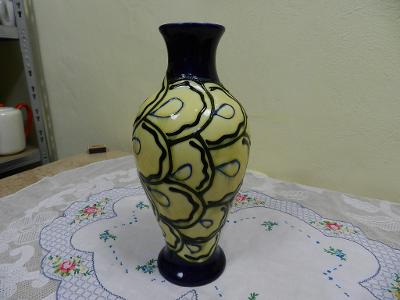 Krásná stará  krémová Váza Majolika Eichwald Dubí