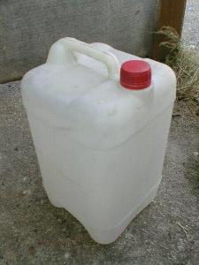 Plastový bilý kanystr 10 l (od motorového oleje)