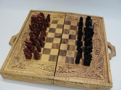 Staré dřevěné vyřezávané šachy, Indonesie