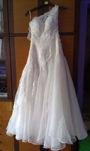 Šněrovací svatební šaty
