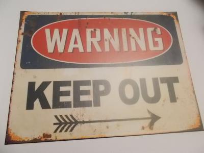 Warning - Keep Out ! Velká varovná cedule proti zlodějům 30x39 cm 