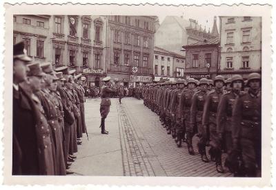 Frýdek-Místek-Přehlídka Wehrmachtu na náměstí v Místku